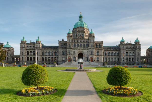 加拿大留学选择安省还是BC省，哪个更好？